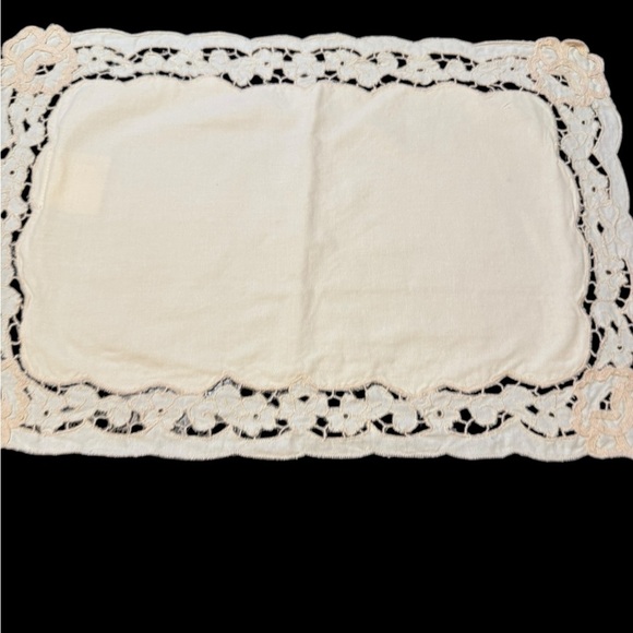 Laura Ashley set of 5 placemats.  12 x 17.  In perfect condition. - Picture 2 of 3